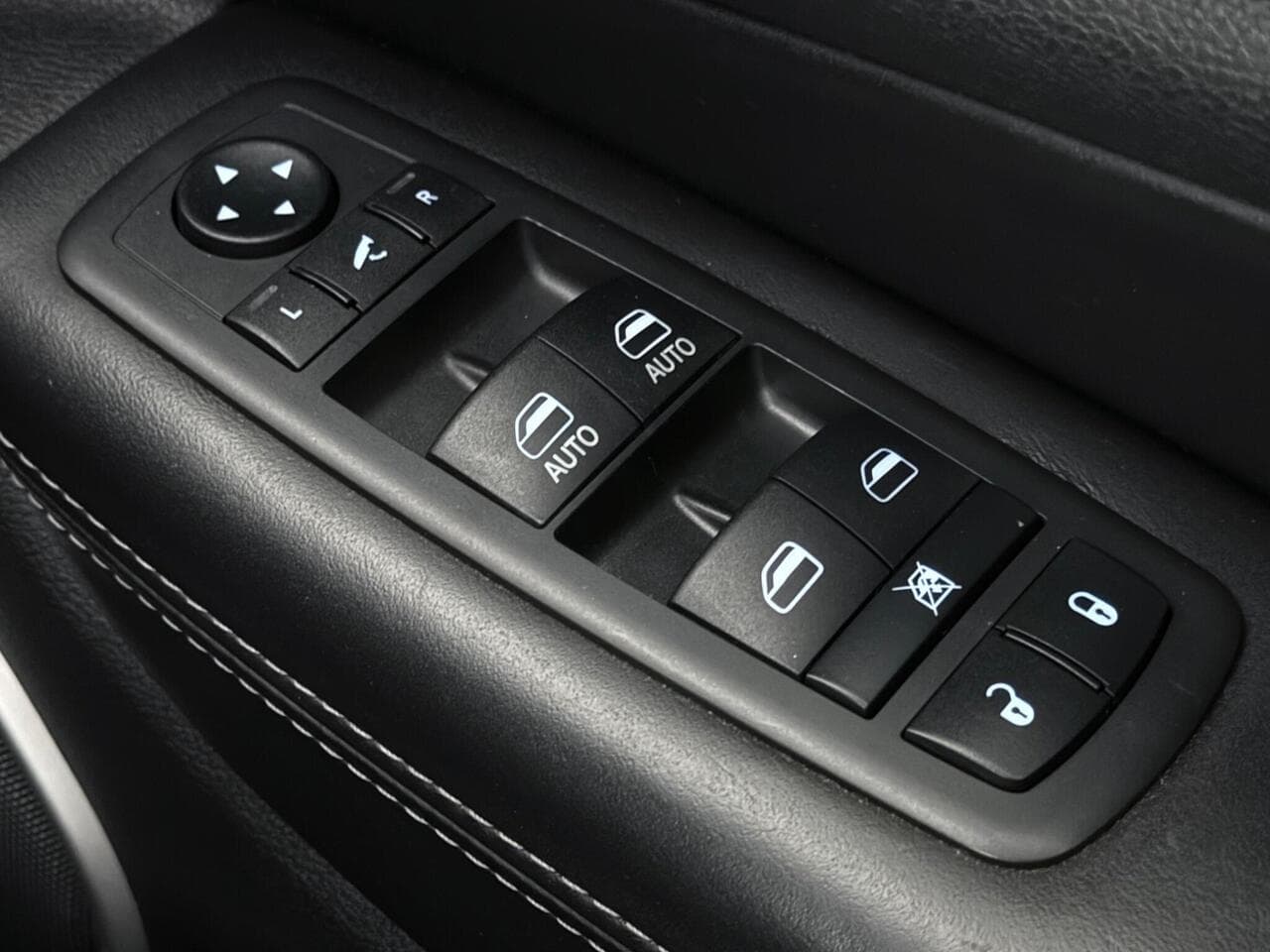 Jeep Grand Cherokee thumbnail Misc Controls