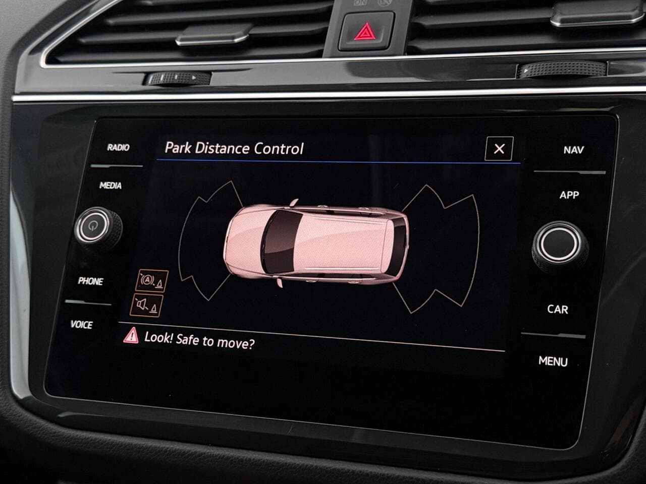 Volkswagen Tiguan thumbnail Infotainment System