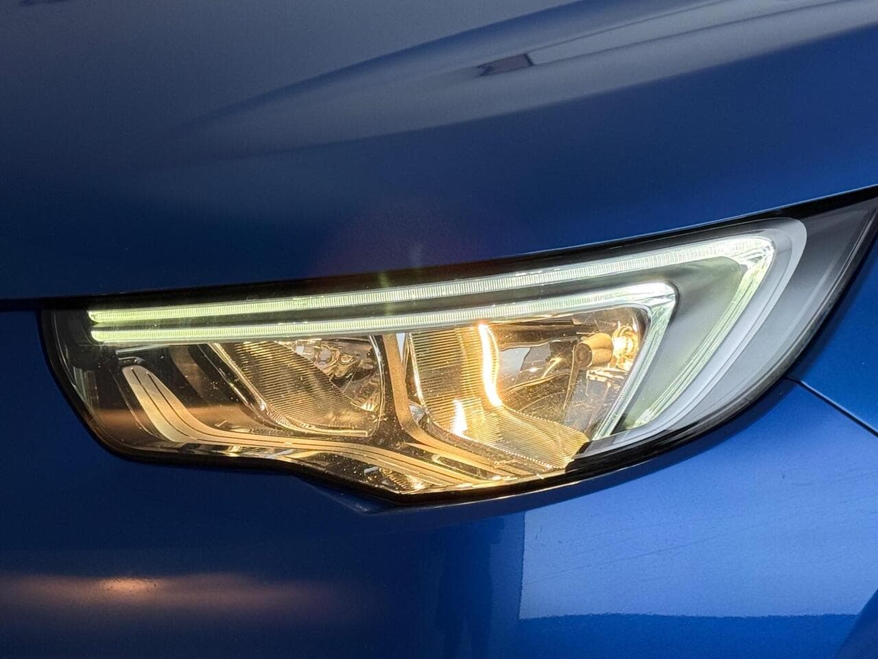 Vauxhall Grandland X thumbnail Lights Front