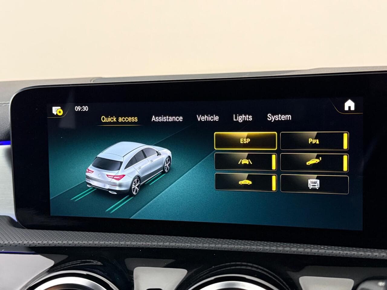 Mercedes-Benz CLA thumbnail Infotainment System