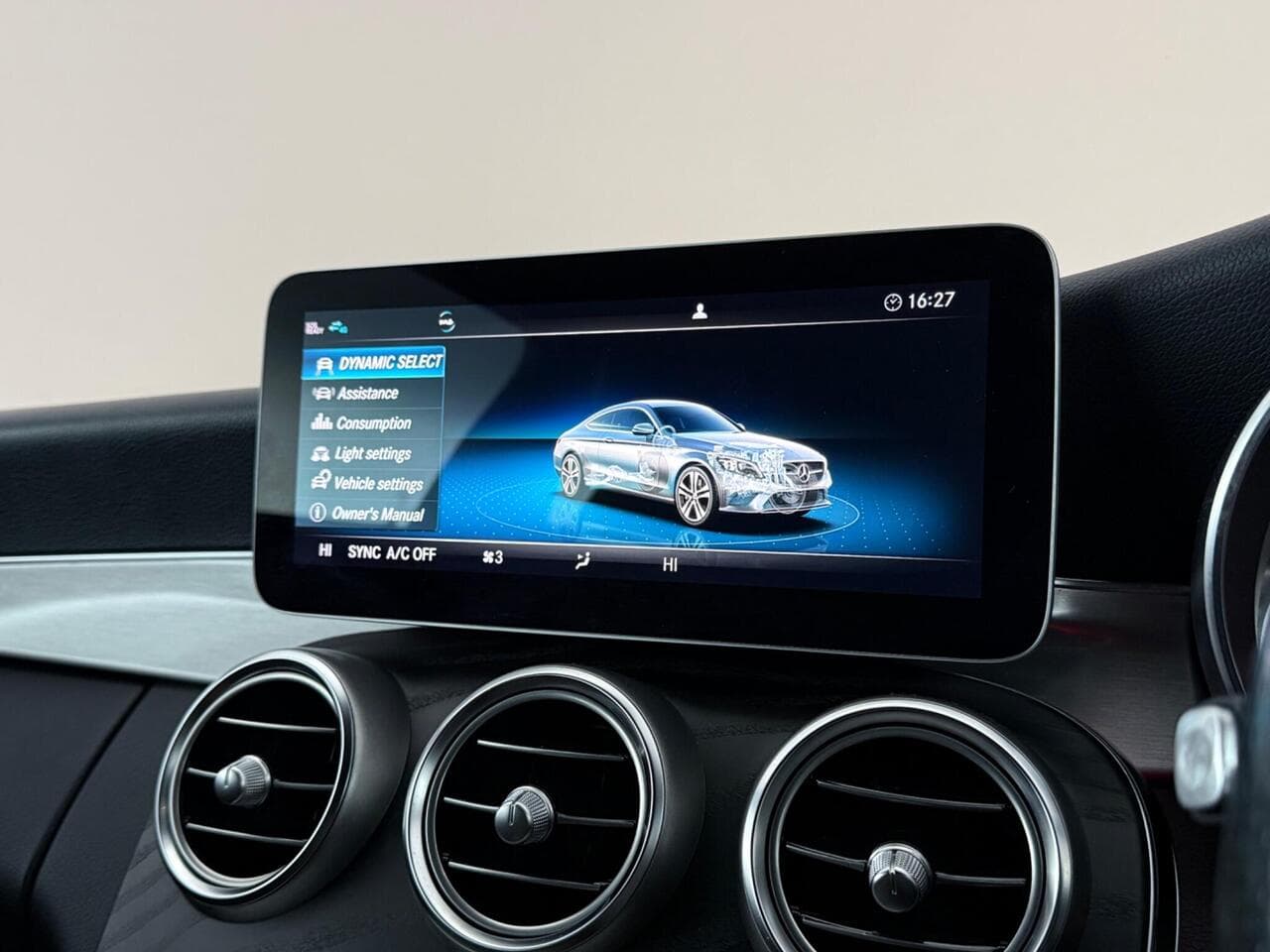 Mercedes-Benz C Class thumbnail Infotainment System