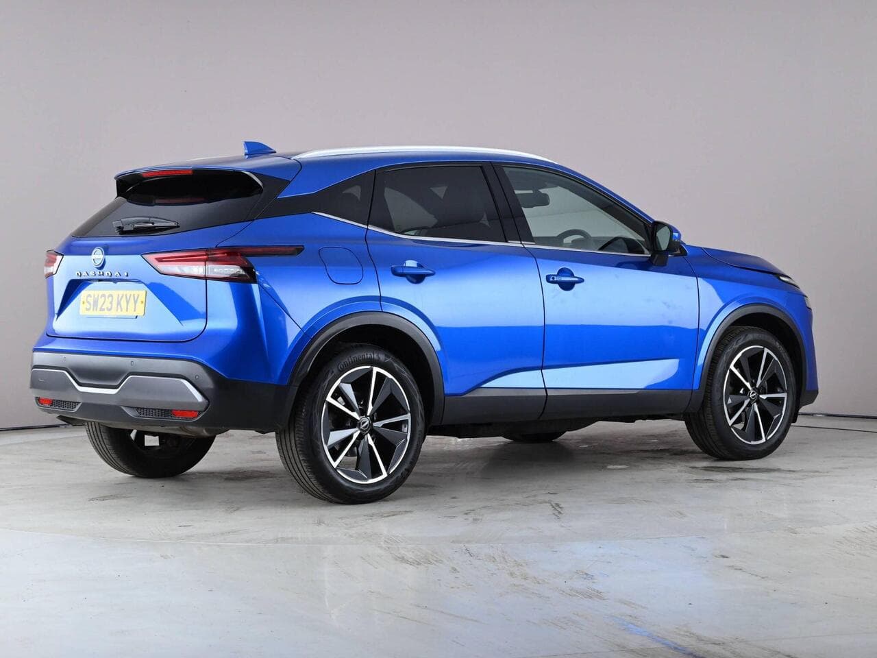 Nissan Qashqai thumbnail Side Right