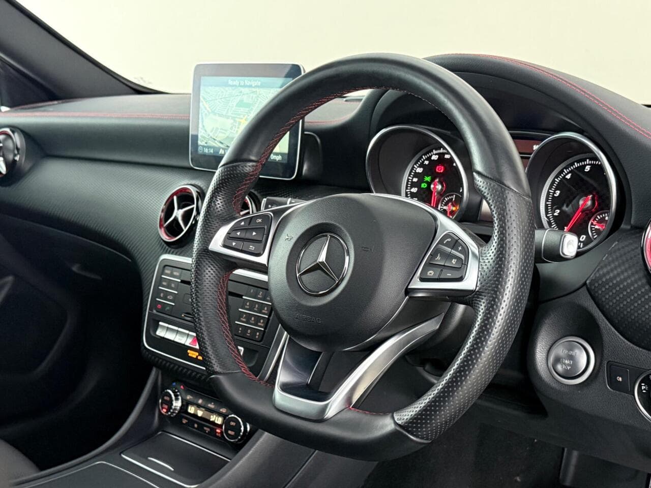 Mercedes-Benz A Class thumbnail Steering Wheel