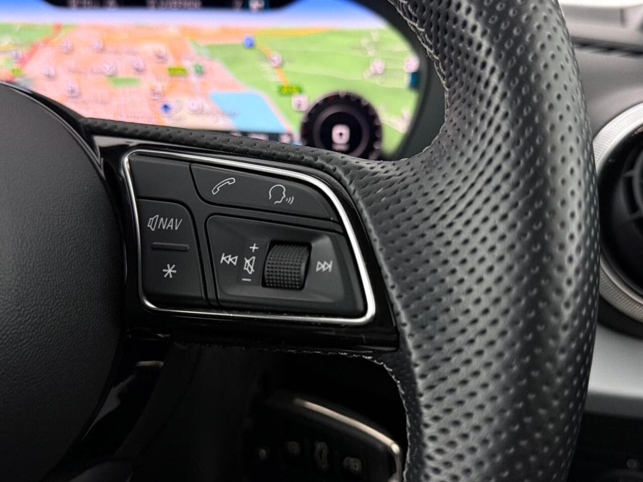 Audi Q2 thumbnail Misc Controls