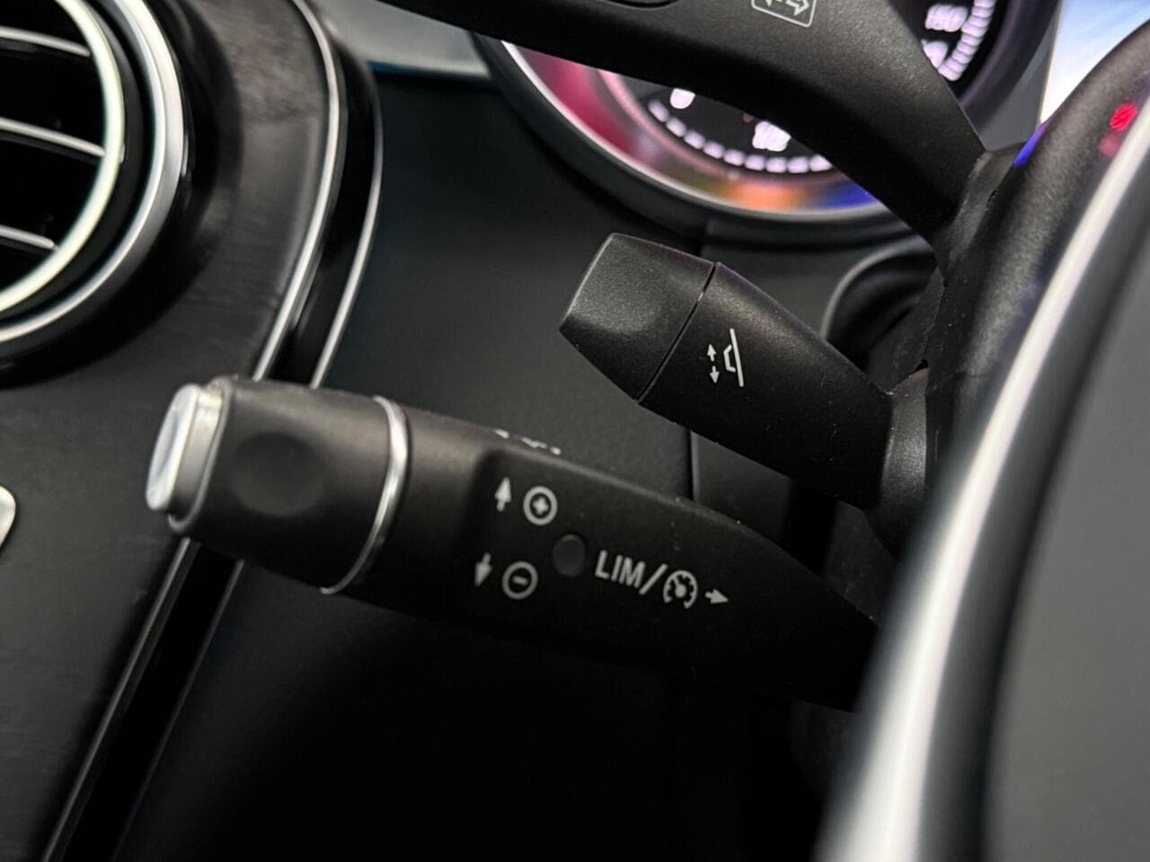 Mercedes-Benz GLC thumbnail Misc Controls