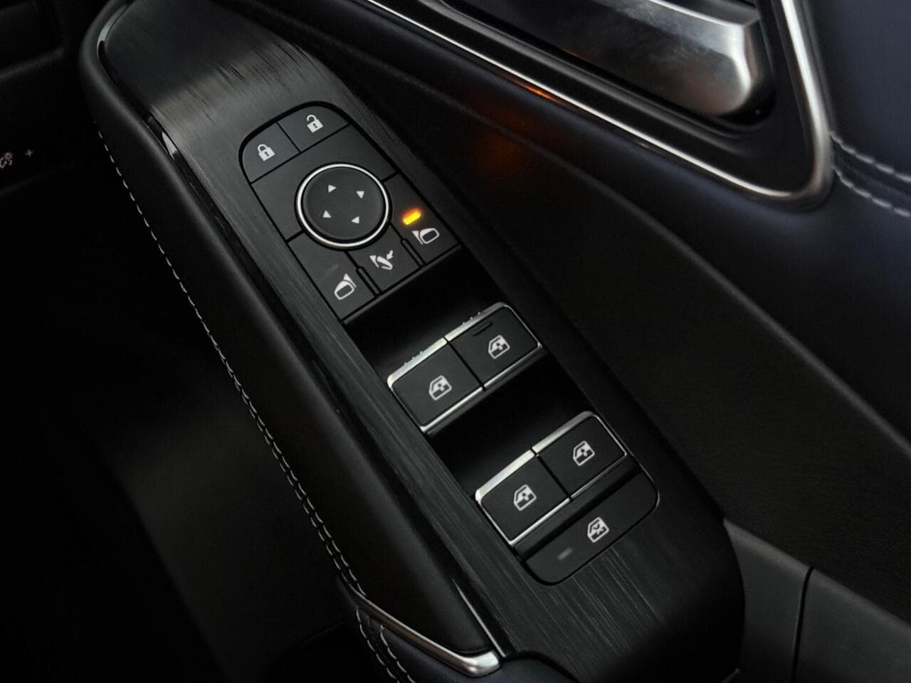 Nissan Qashqai thumbnail Misc Controls