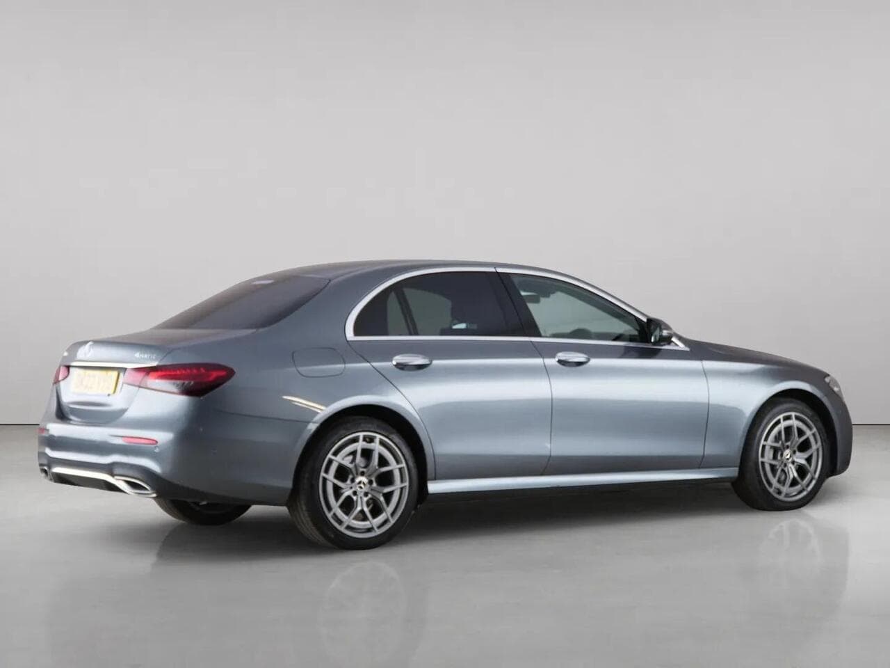 Mercedes-Benz E Class thumbnail Side Right