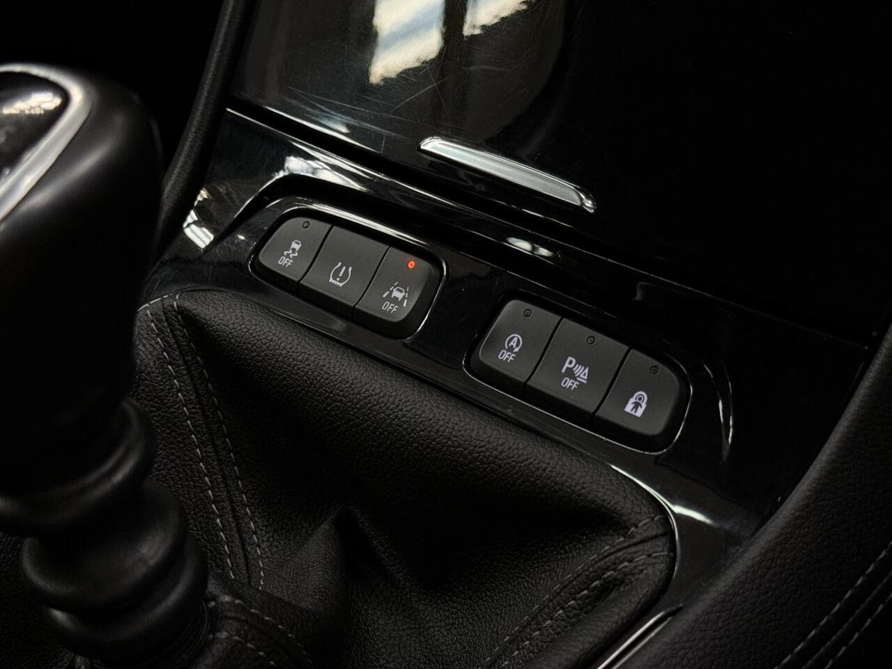 Vauxhall Grandland X thumbnail Misc Controls