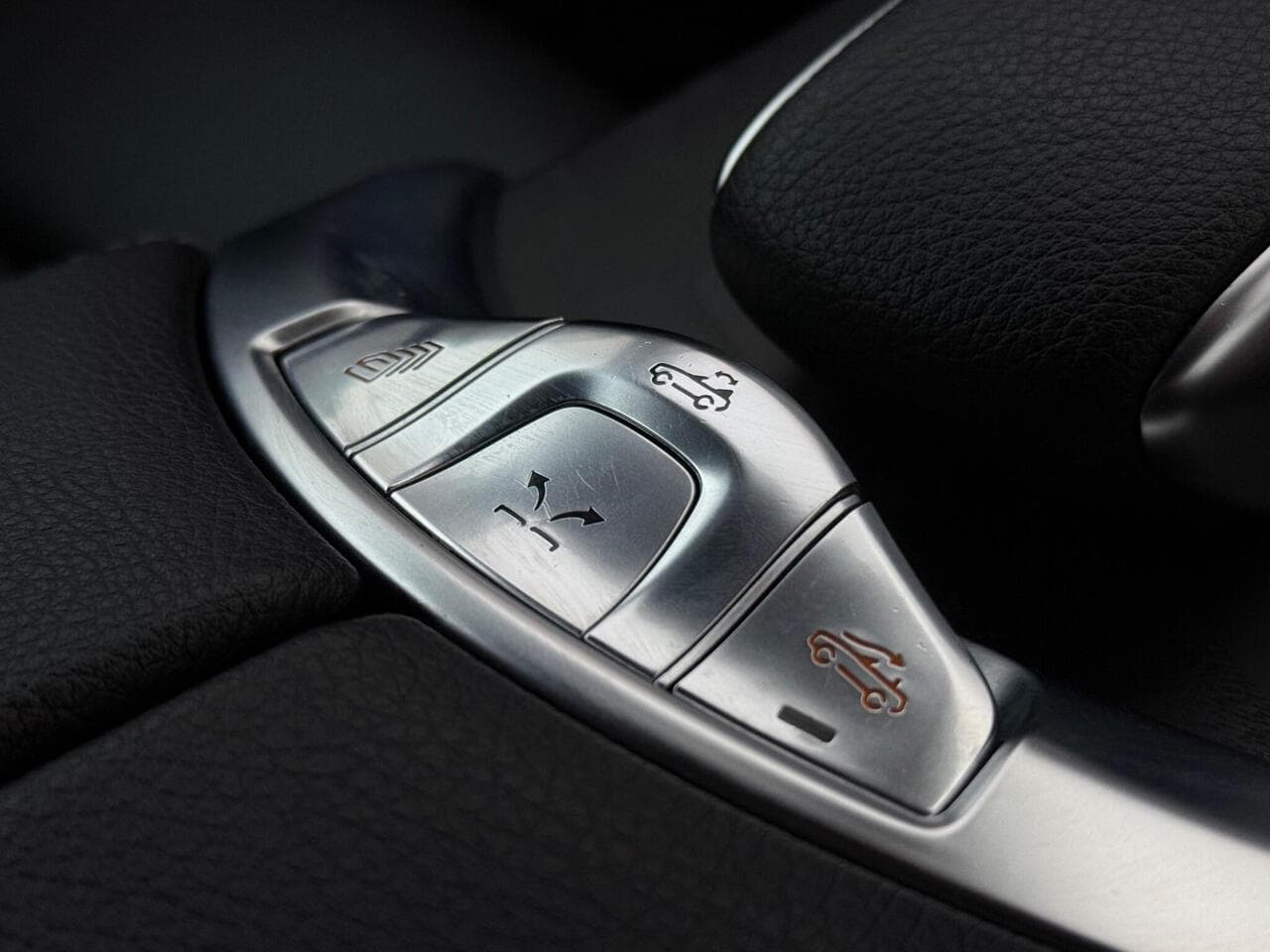 Mercedes-Benz C Class thumbnail Misc Controls
