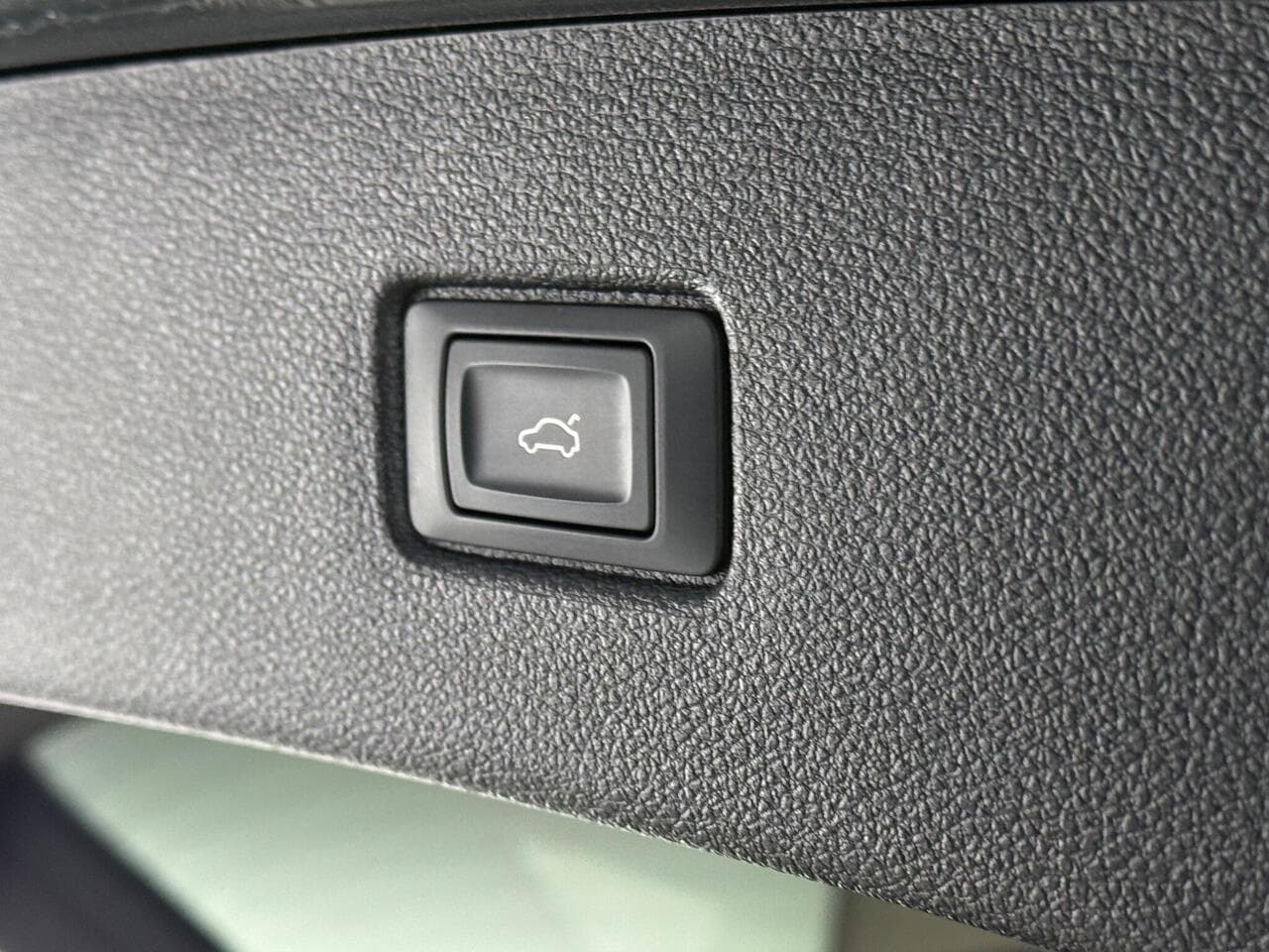 Audi Q7 thumbnail Misc Controls