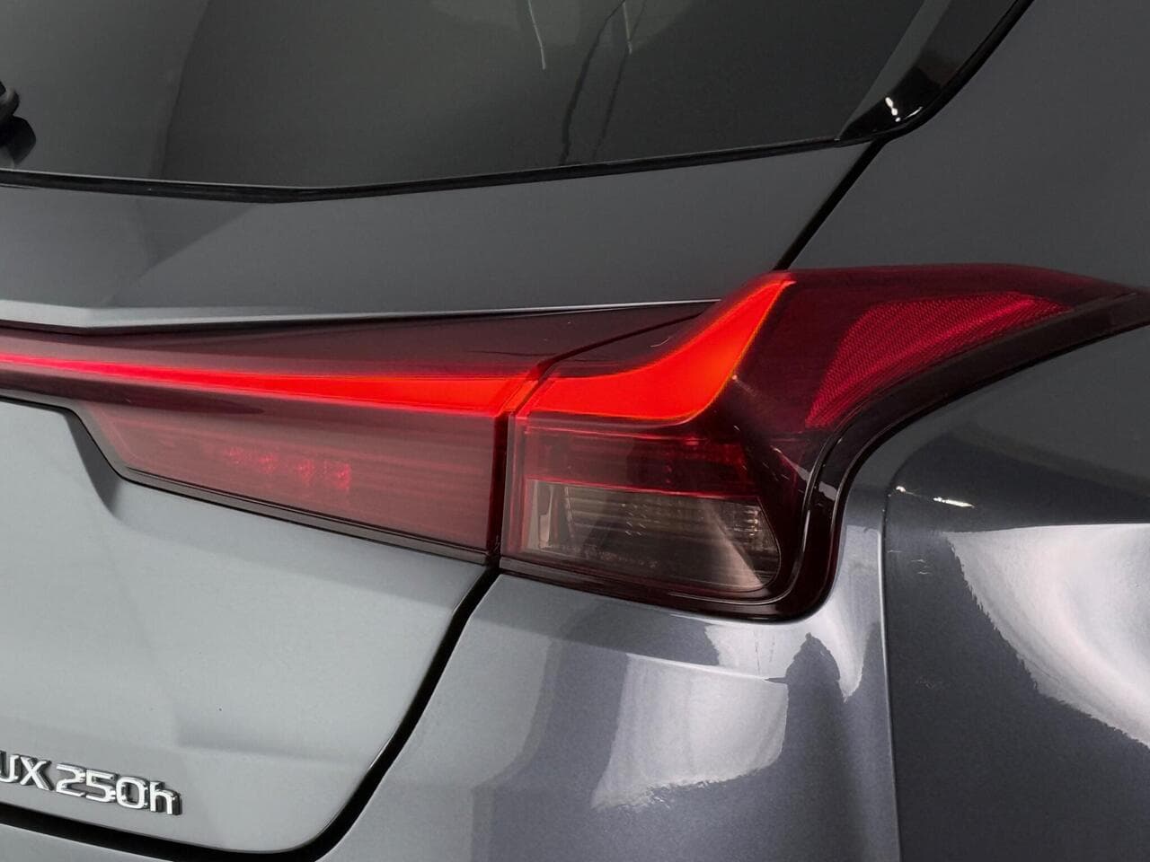 Lexus UX thumbnail Lights Rear
