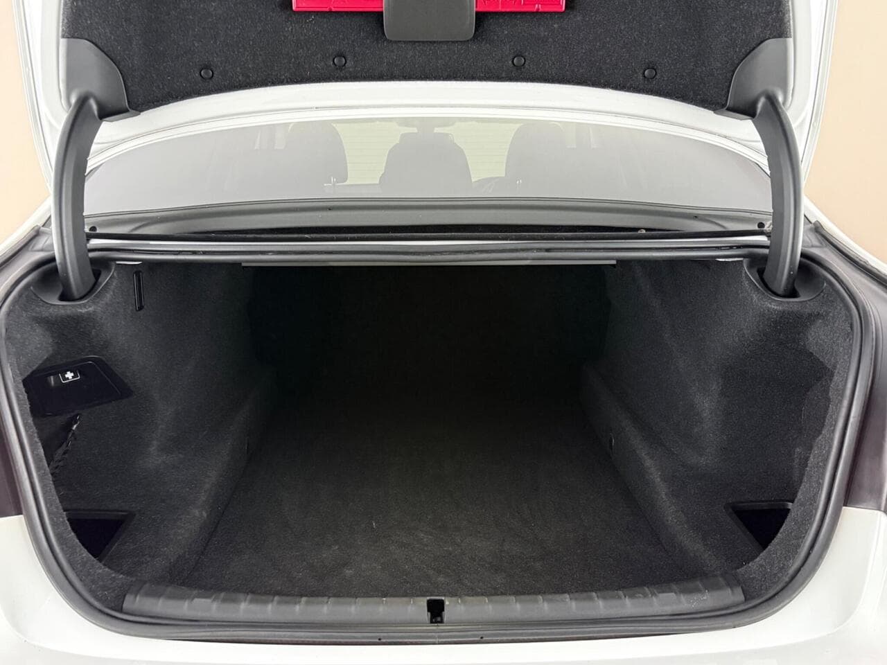 BMW 5 Series thumbnail Boot