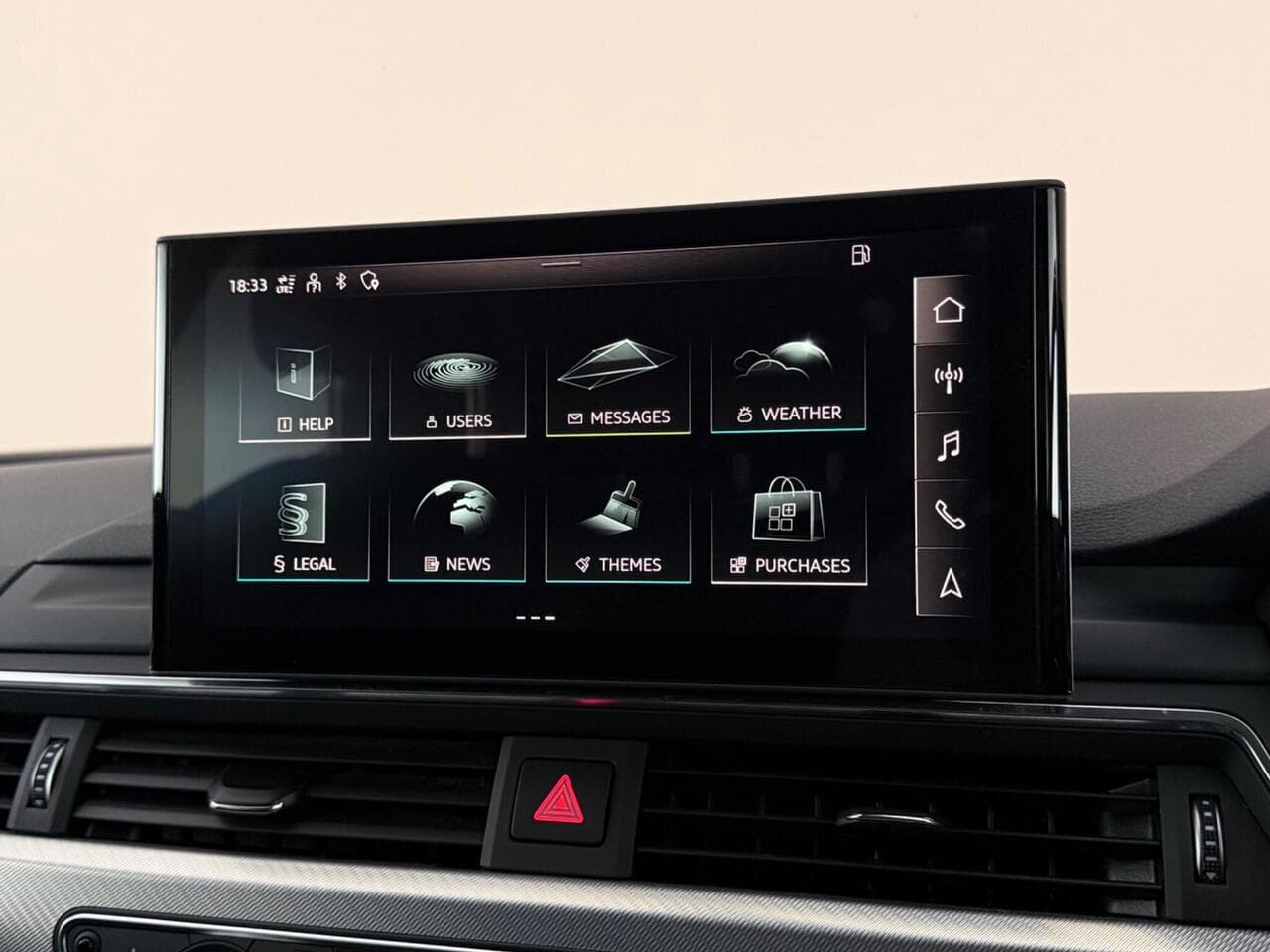 Audi A4 thumbnail Infotainment System