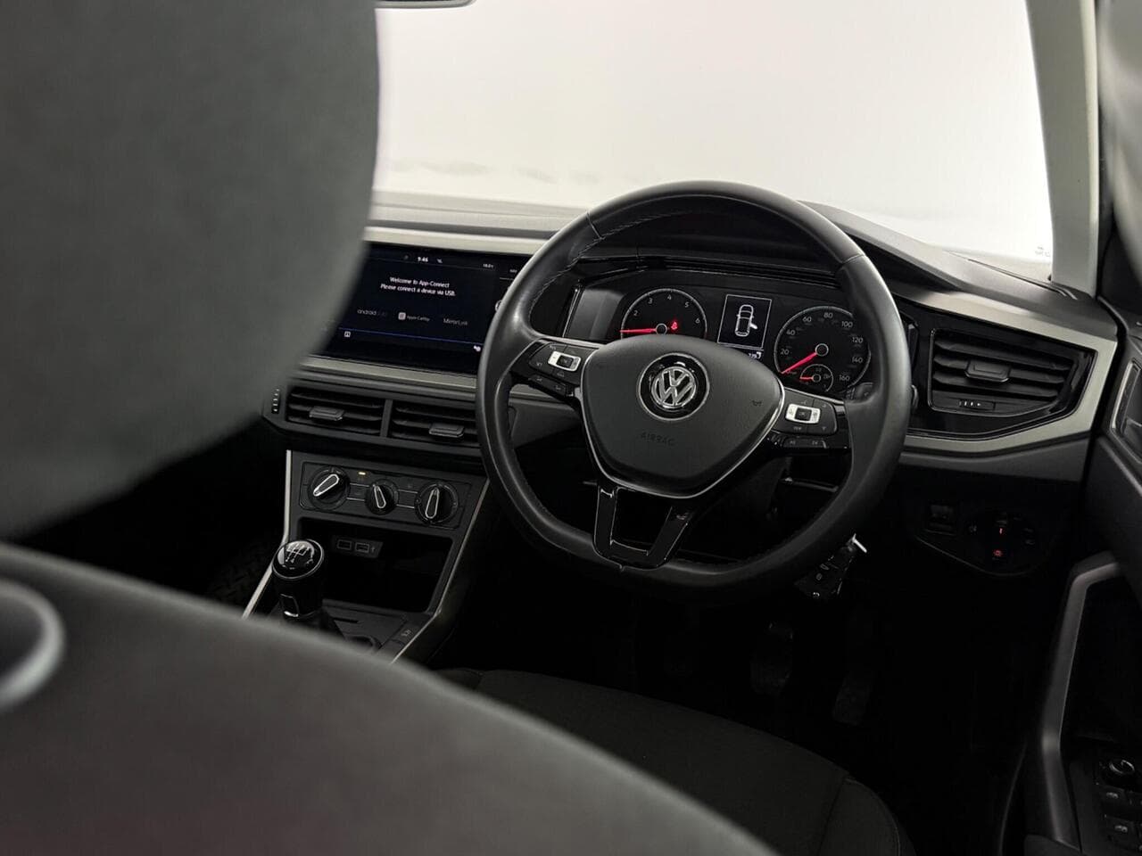 Volkswagen Polo thumbnail Steering Wheel
