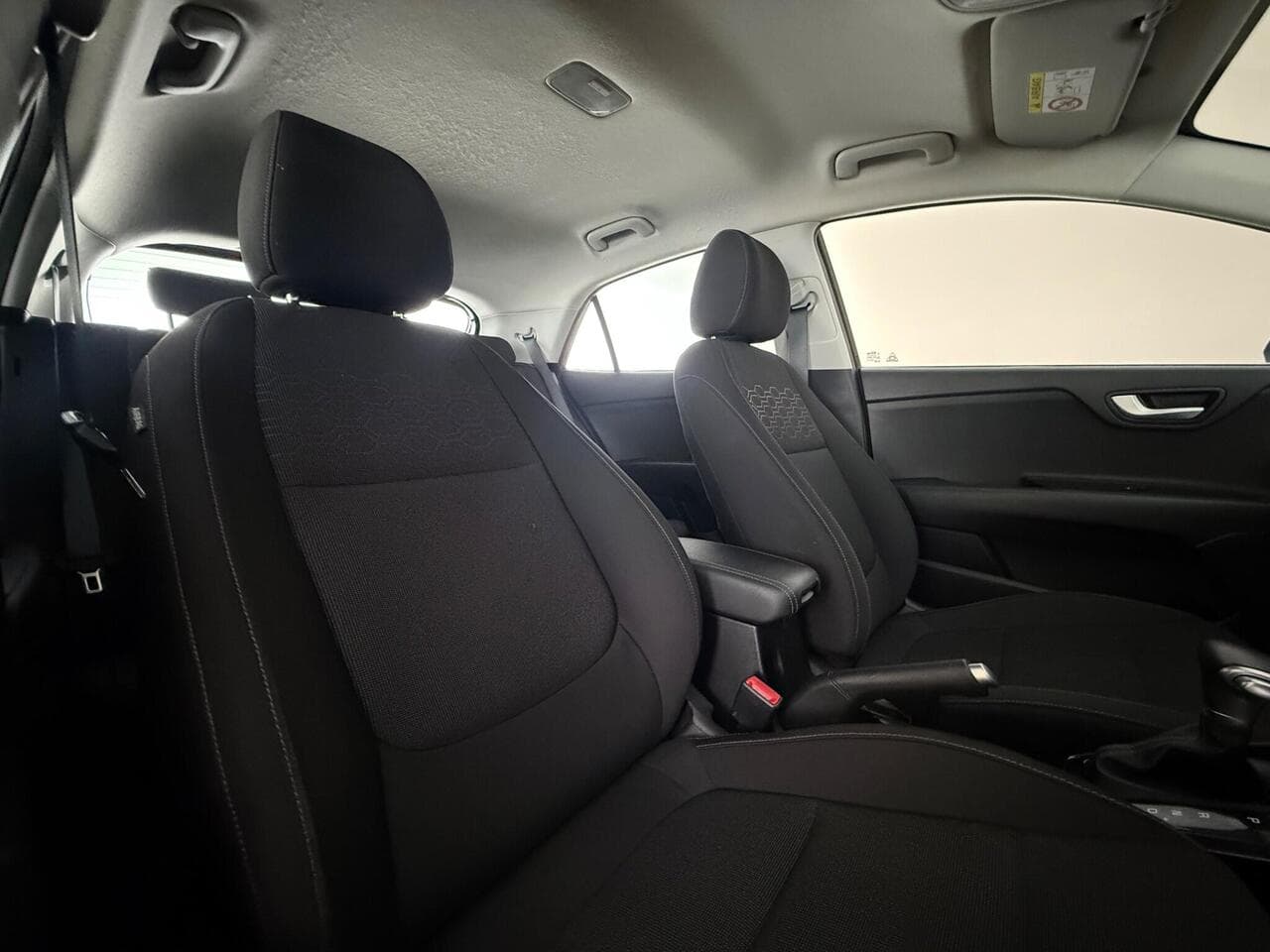 Kia Rio thumbnail Seats Rear