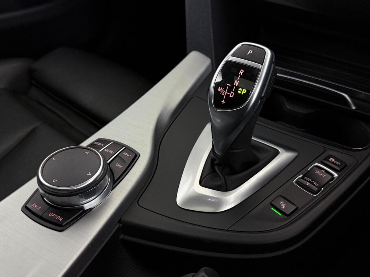 BMW 4 Series Gran Coupe thumbnail Interior Front