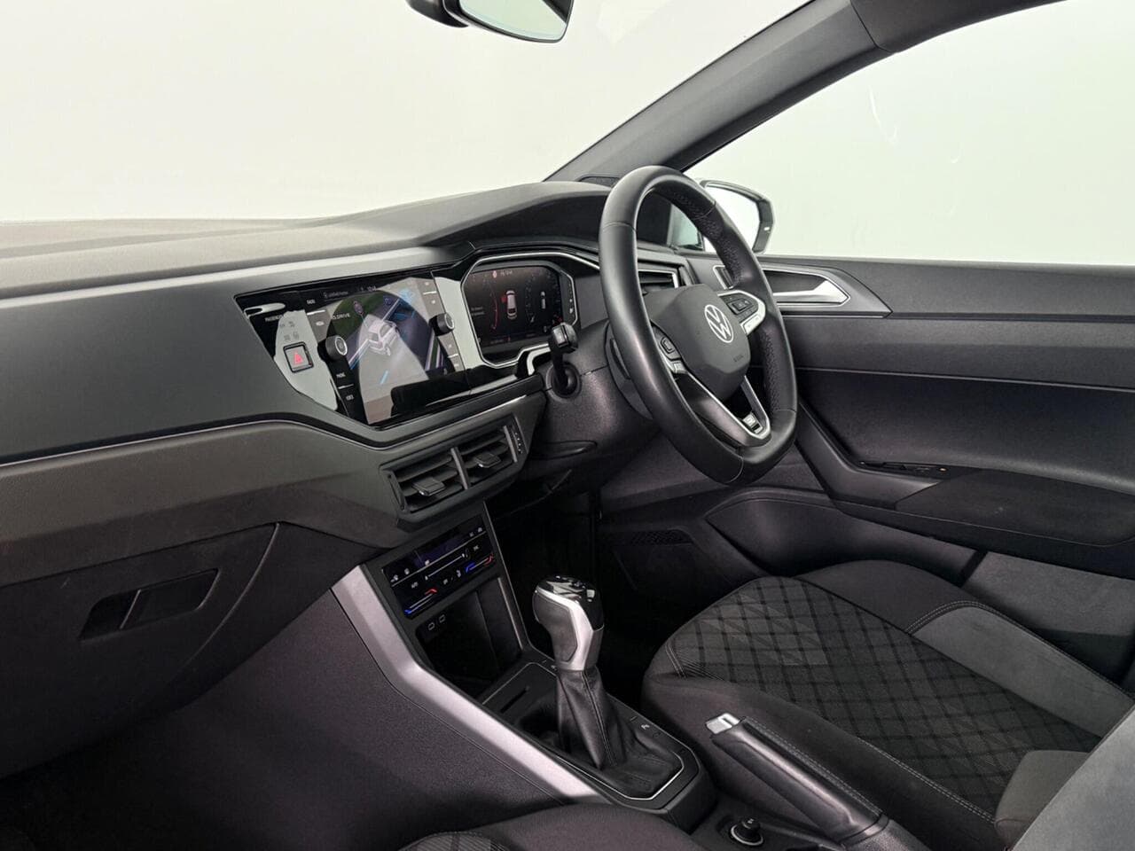 Volkswagen Polo thumbnail Interior Front