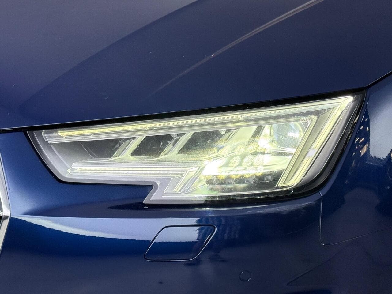 Audi A4 Avant thumbnail Lights Front