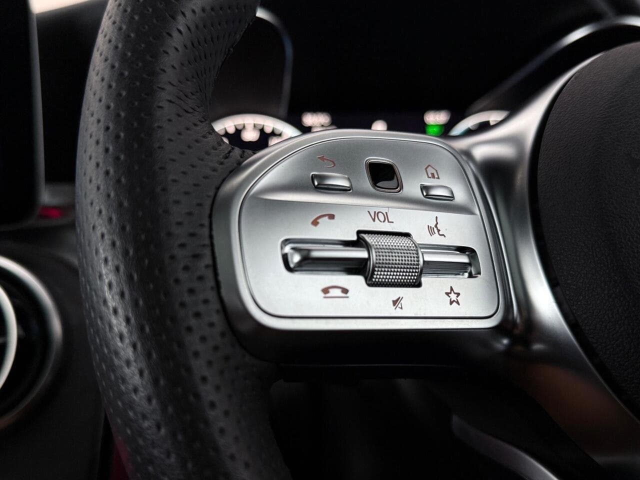 Mercedes-Benz GLC thumbnail Misc Controls