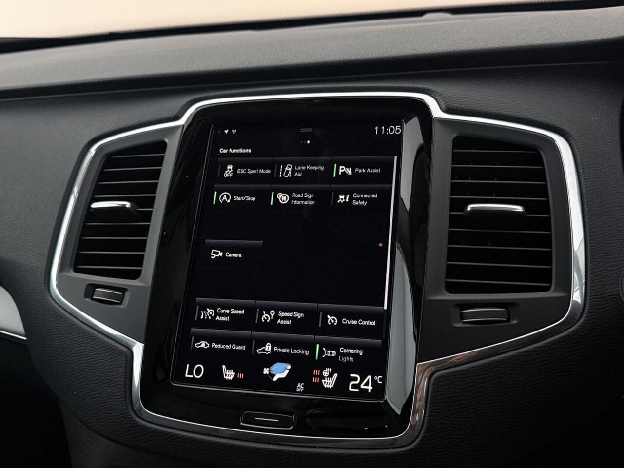 Volvo XC90 thumbnail Infotainment System