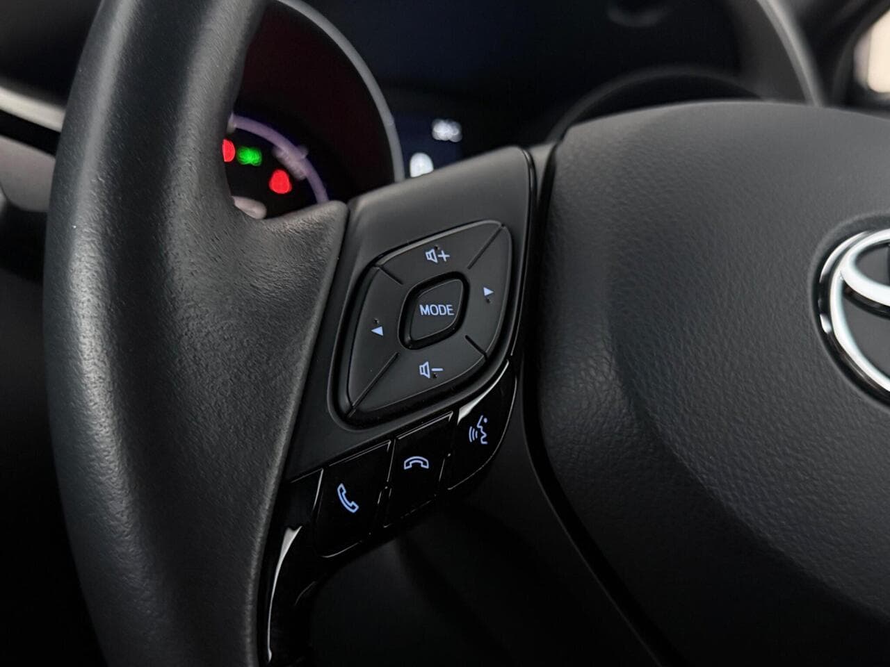 Toyota C-HR thumbnail Misc Controls
