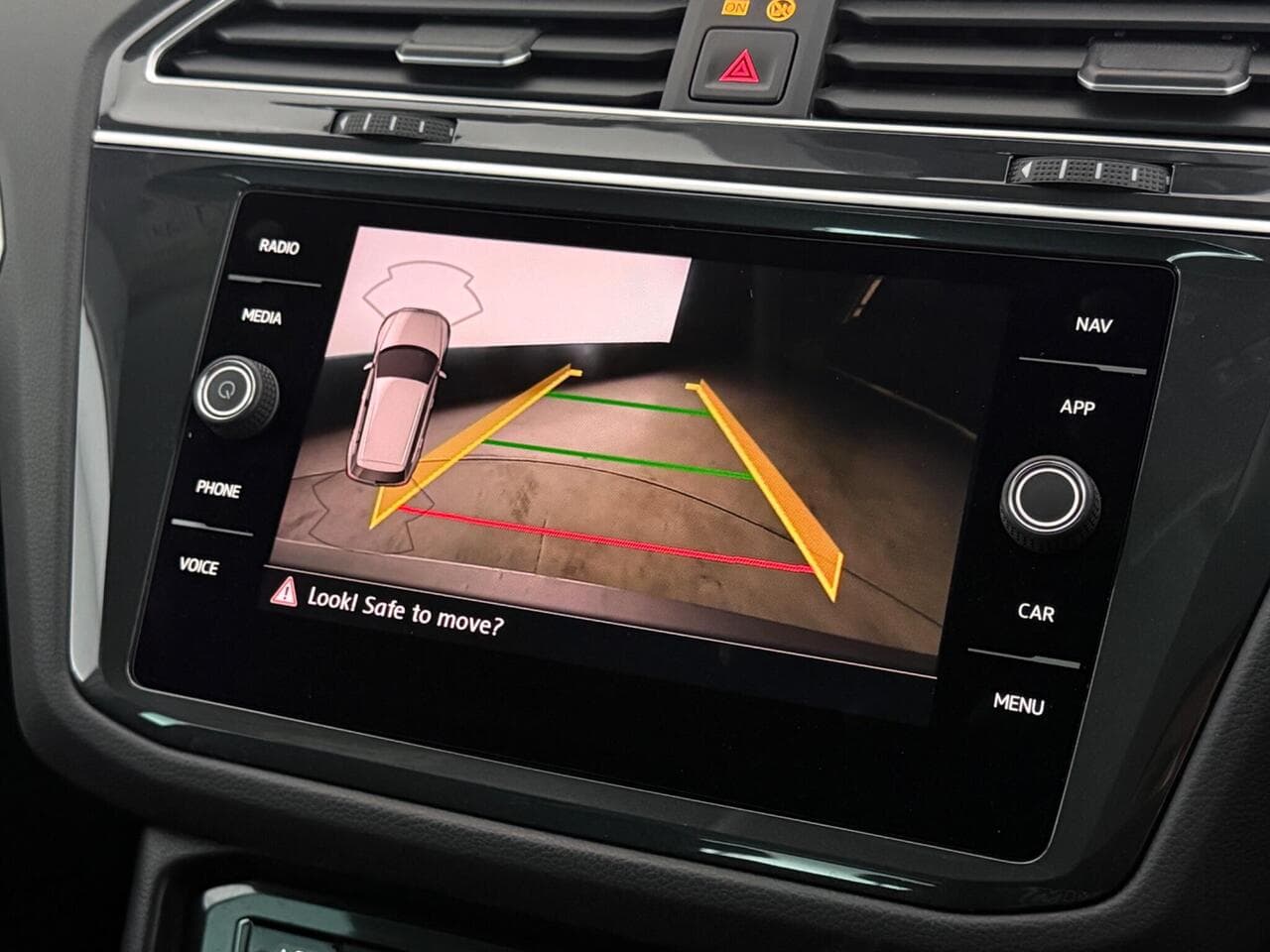 Volkswagen Tiguan thumbnail Infotainment System