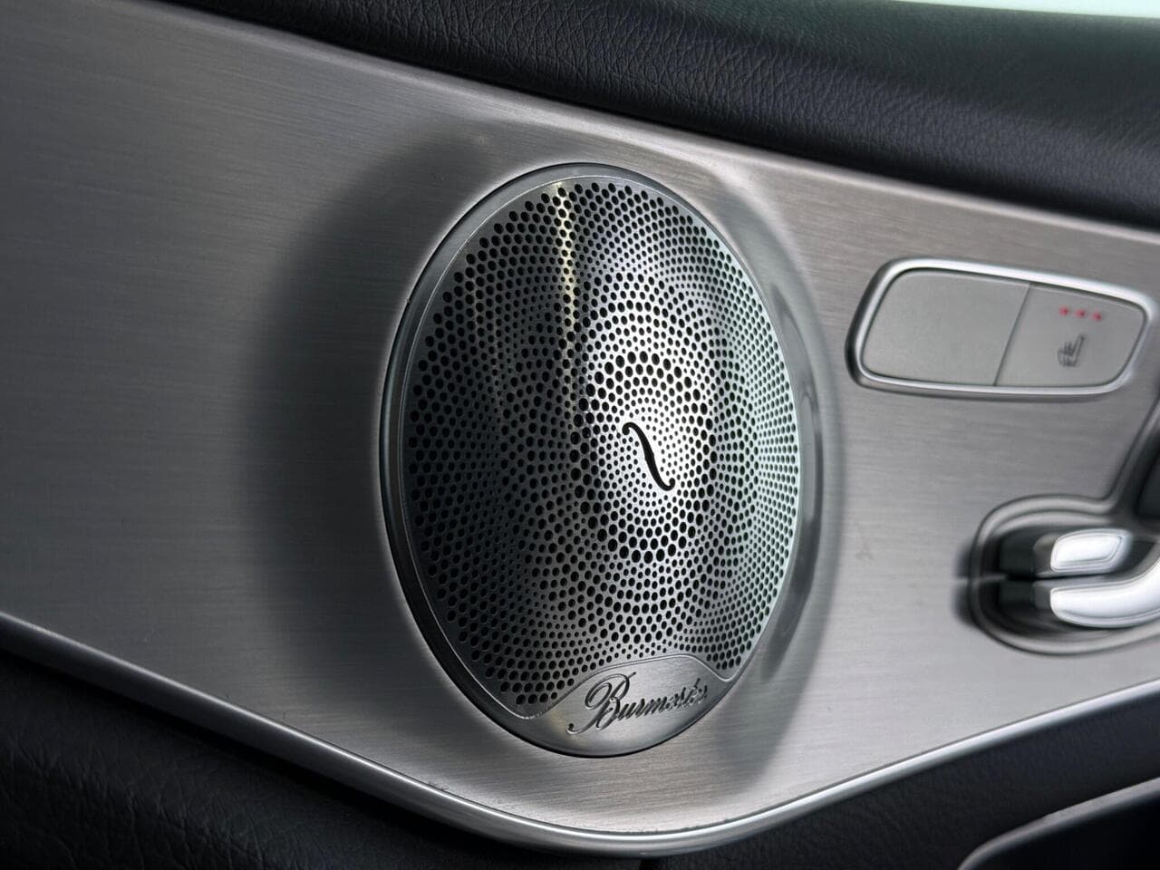 Mercedes-Benz GLC thumbnail Misc Controls