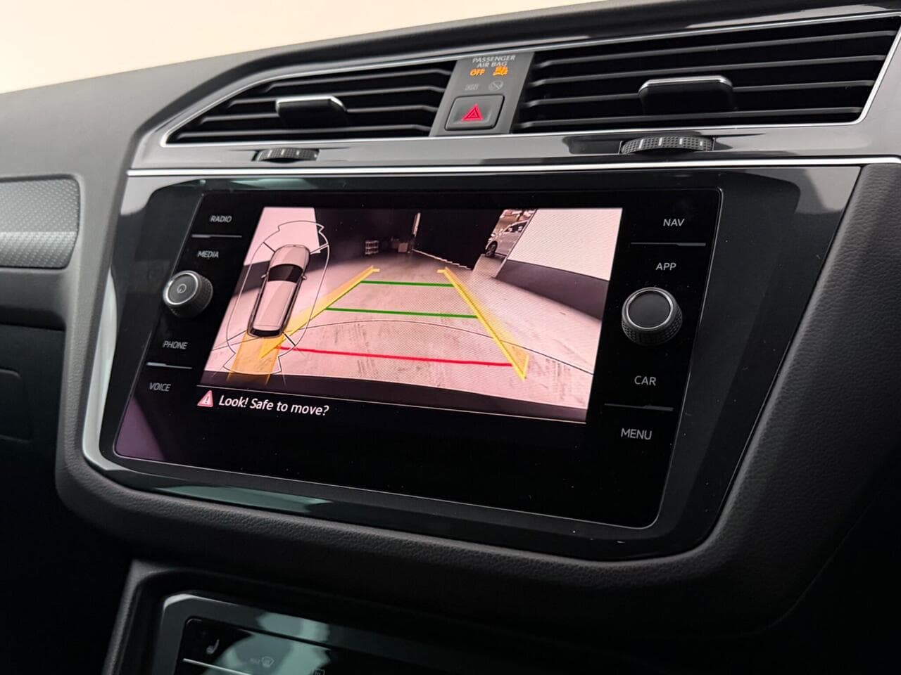 Volkswagen Tiguan thumbnail Infotainment System