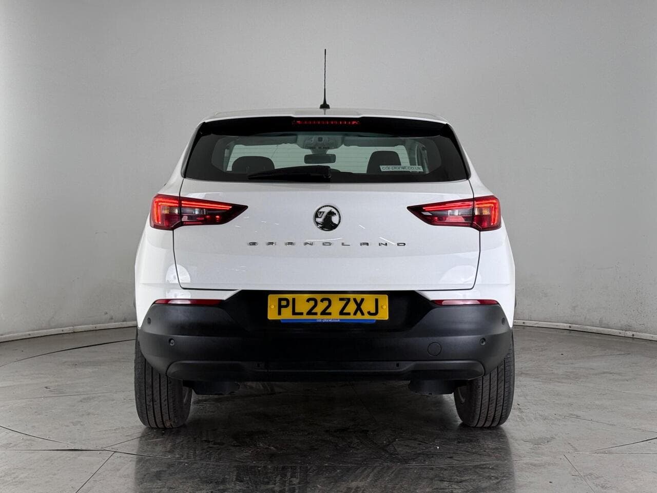 Vauxhall Grandland thumbnail Rear