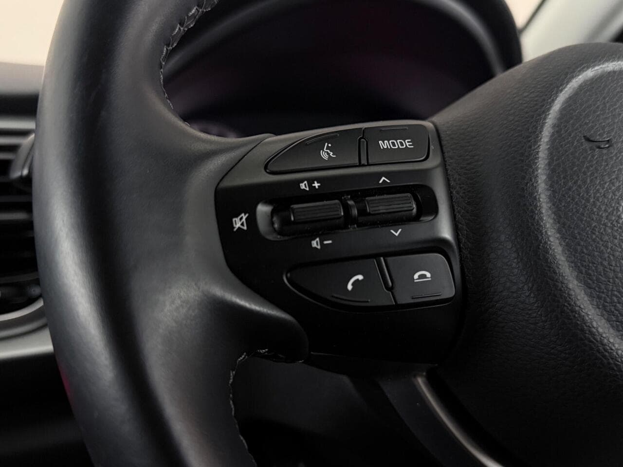 Kia Rio thumbnail Misc Controls