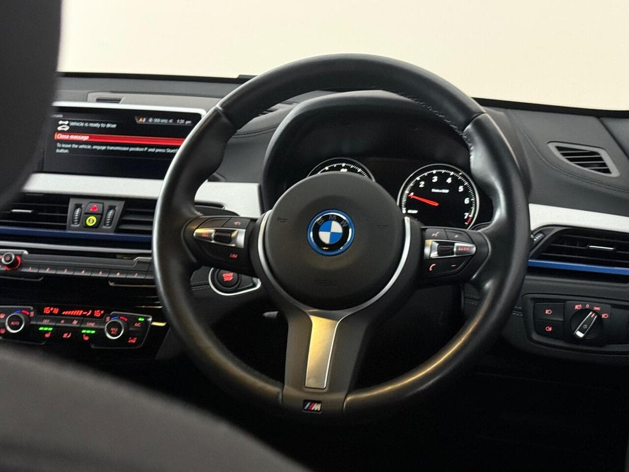 BMW X1 thumbnail Steering Wheel