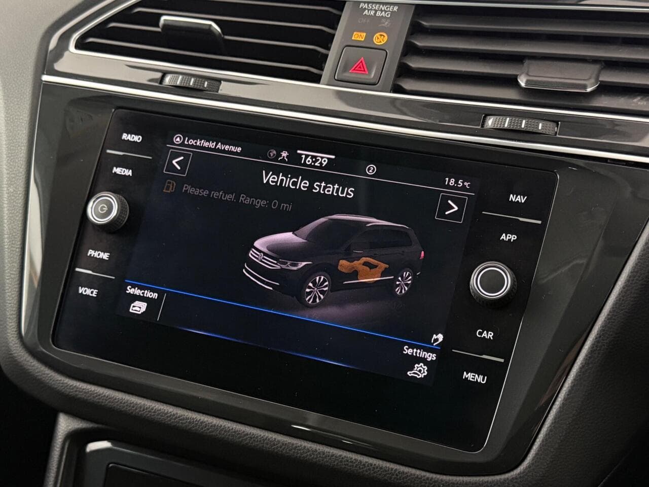 Volkswagen Tiguan thumbnail Infotainment System
