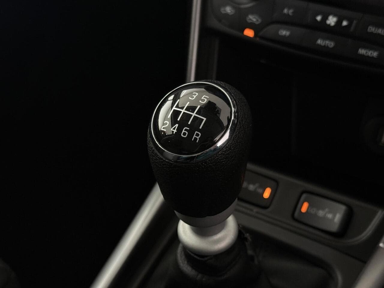 Suzuki S-Cross thumbnail Interior Front