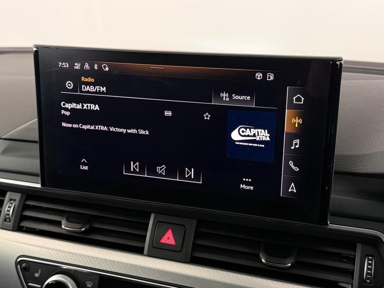 Audi A4 Avant thumbnail Infotainment System