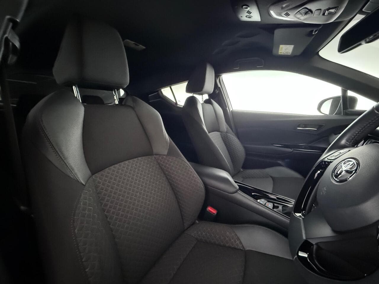 Toyota C-HR thumbnail Seat Driver