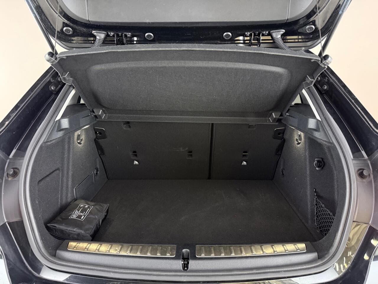 BMW 1 Series thumbnail Boot