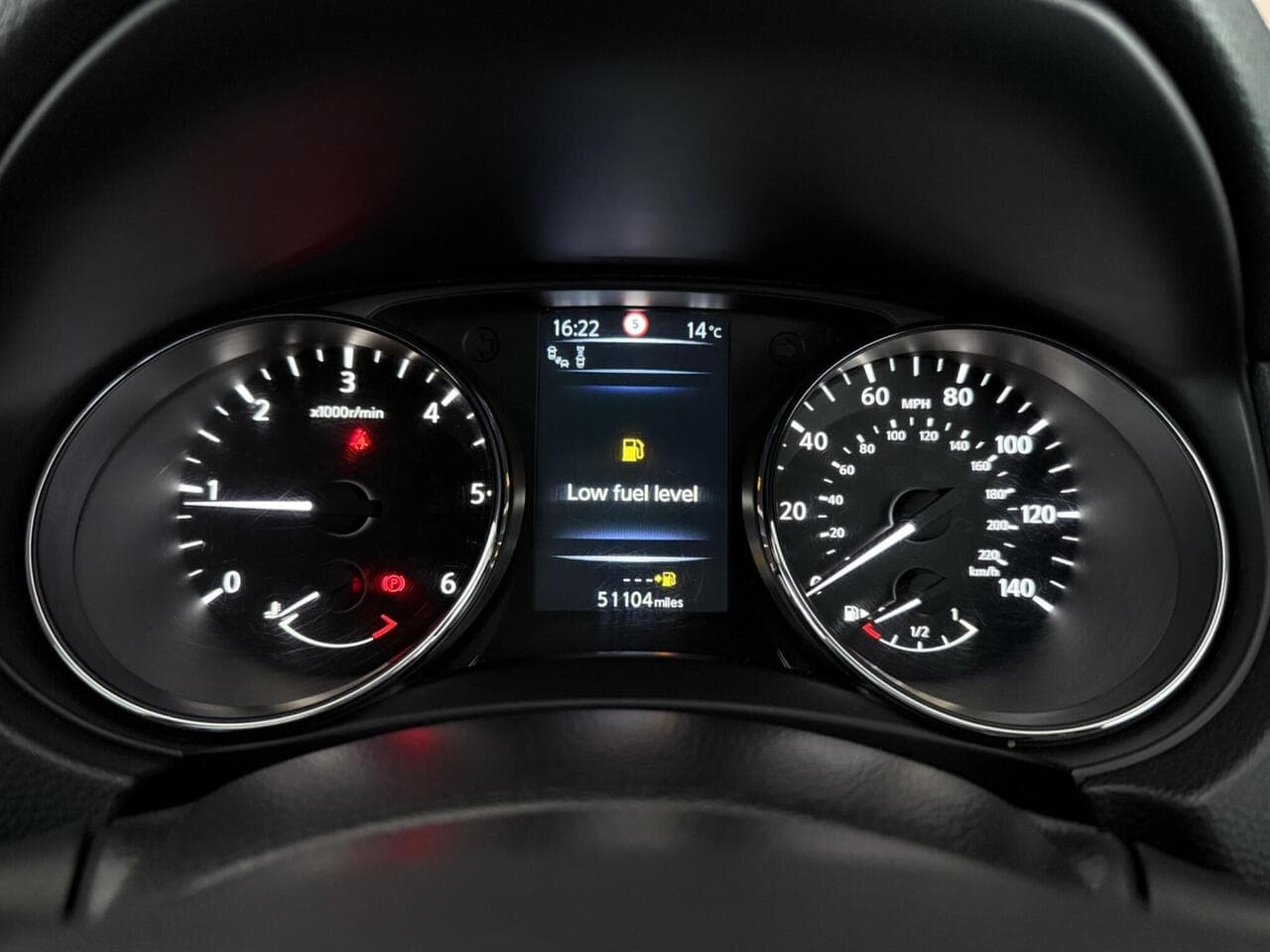 Nissan Qashqai thumbnail Driver Instruments