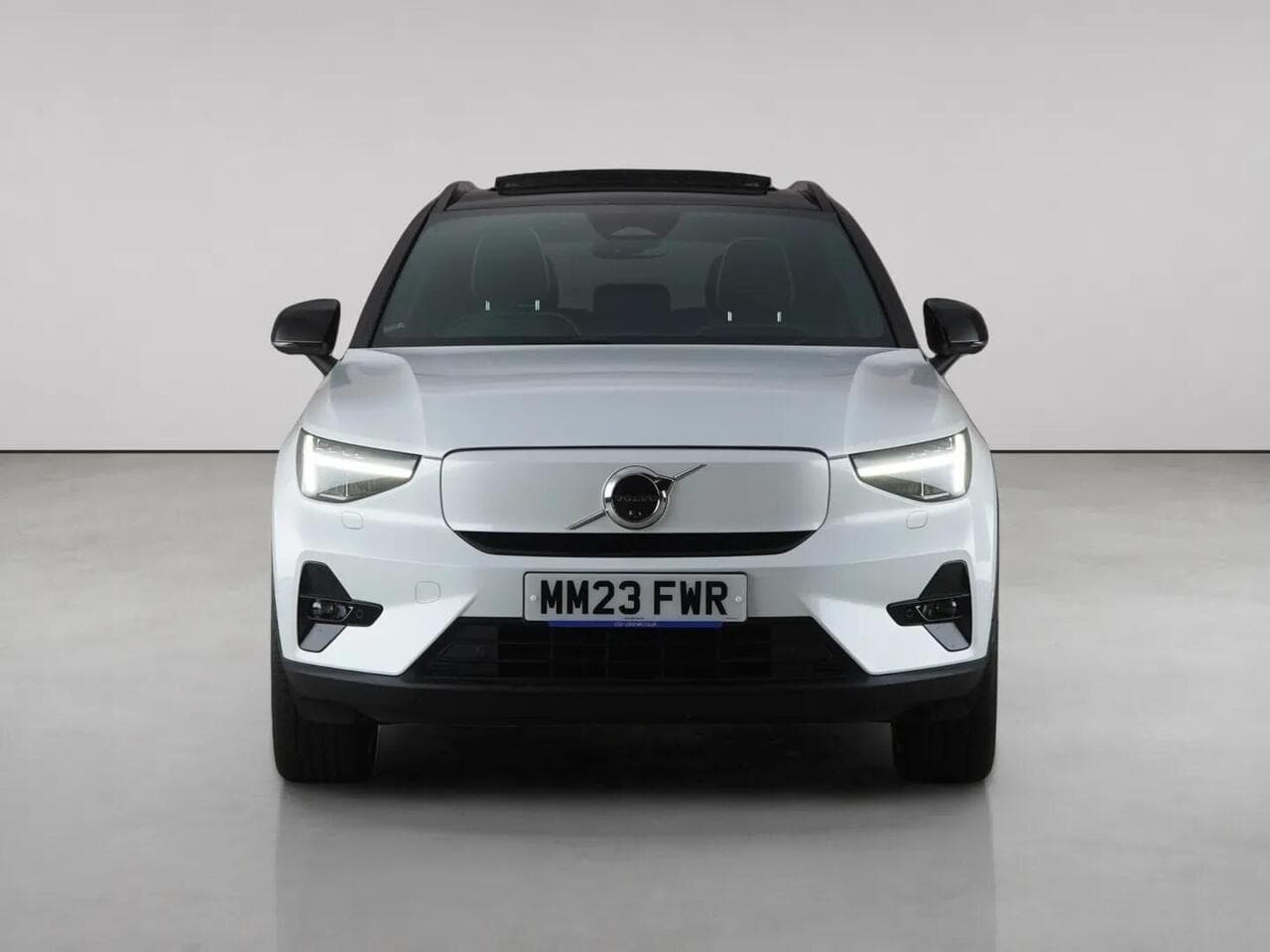 Volvo XC40 thumbnail Front