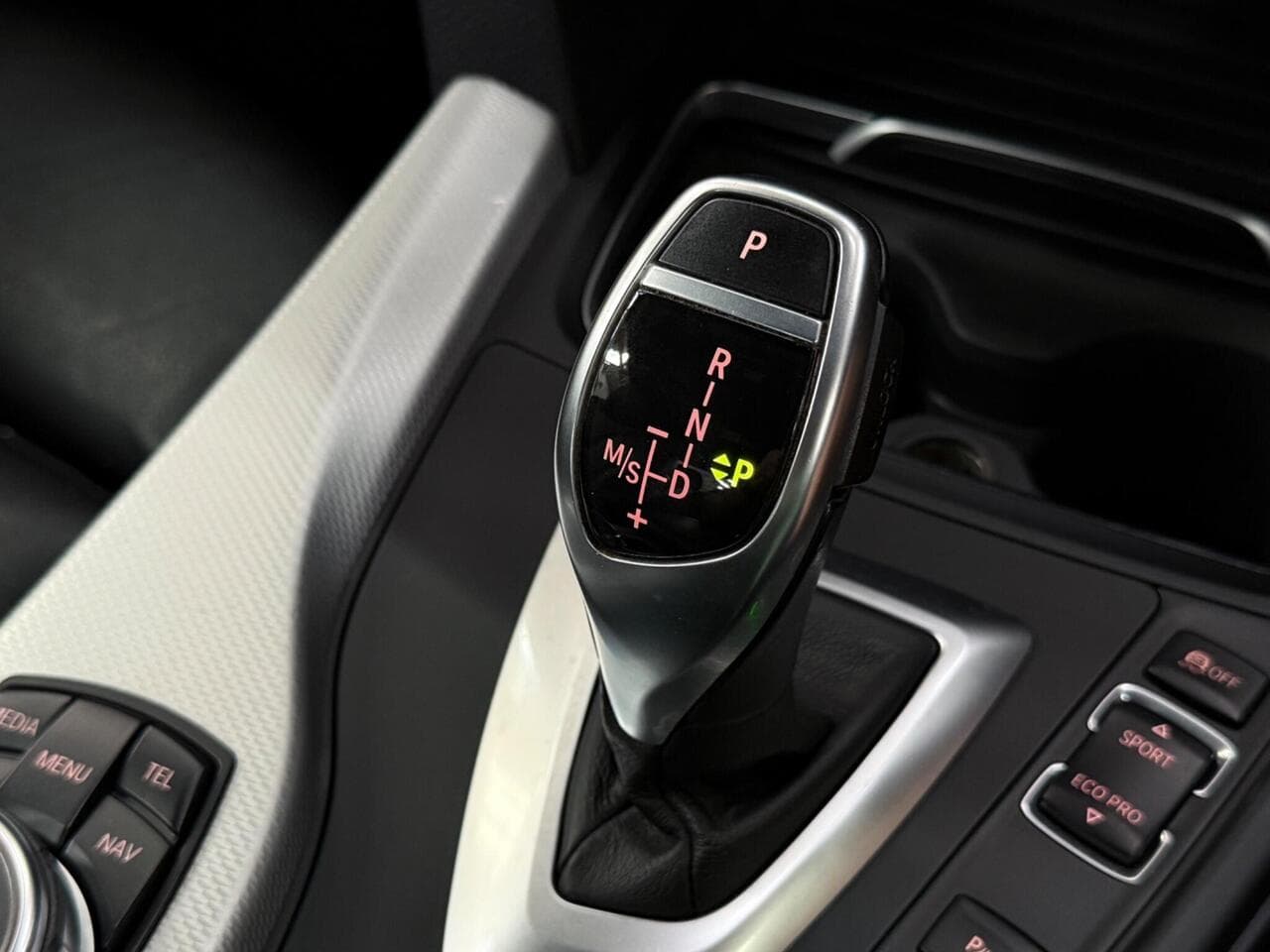BMW 4 Series thumbnail Interior Front