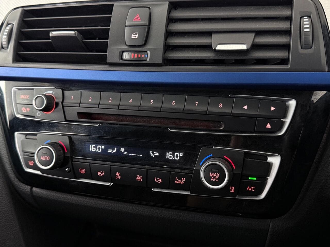 BMW 3 Series thumbnail Infotainment System