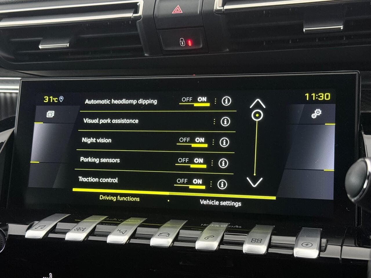 Peugeot 508 SW thumbnail Infotainment System