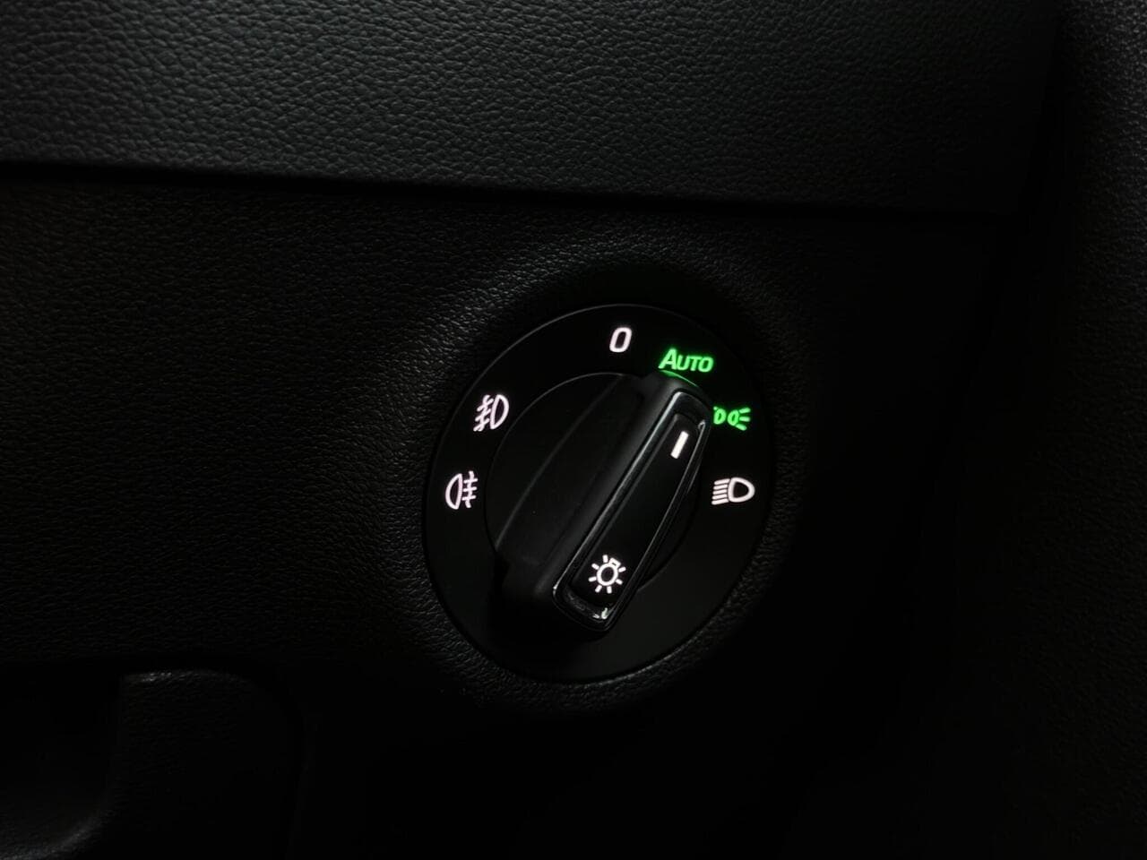Skoda Karoq thumbnail Misc Controls