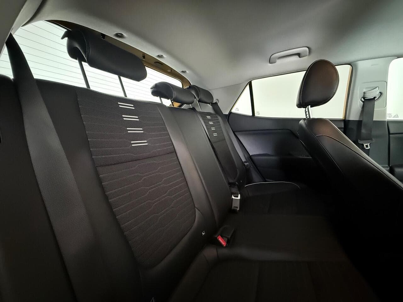 Kia Stonic thumbnail Seats Rear