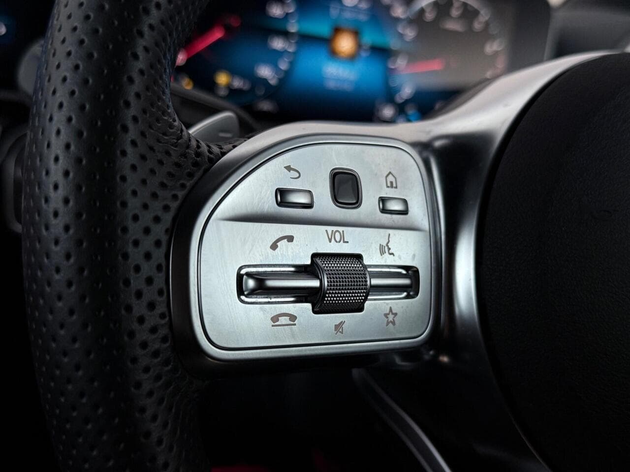 Mercedes-Benz CLA thumbnail Misc Controls