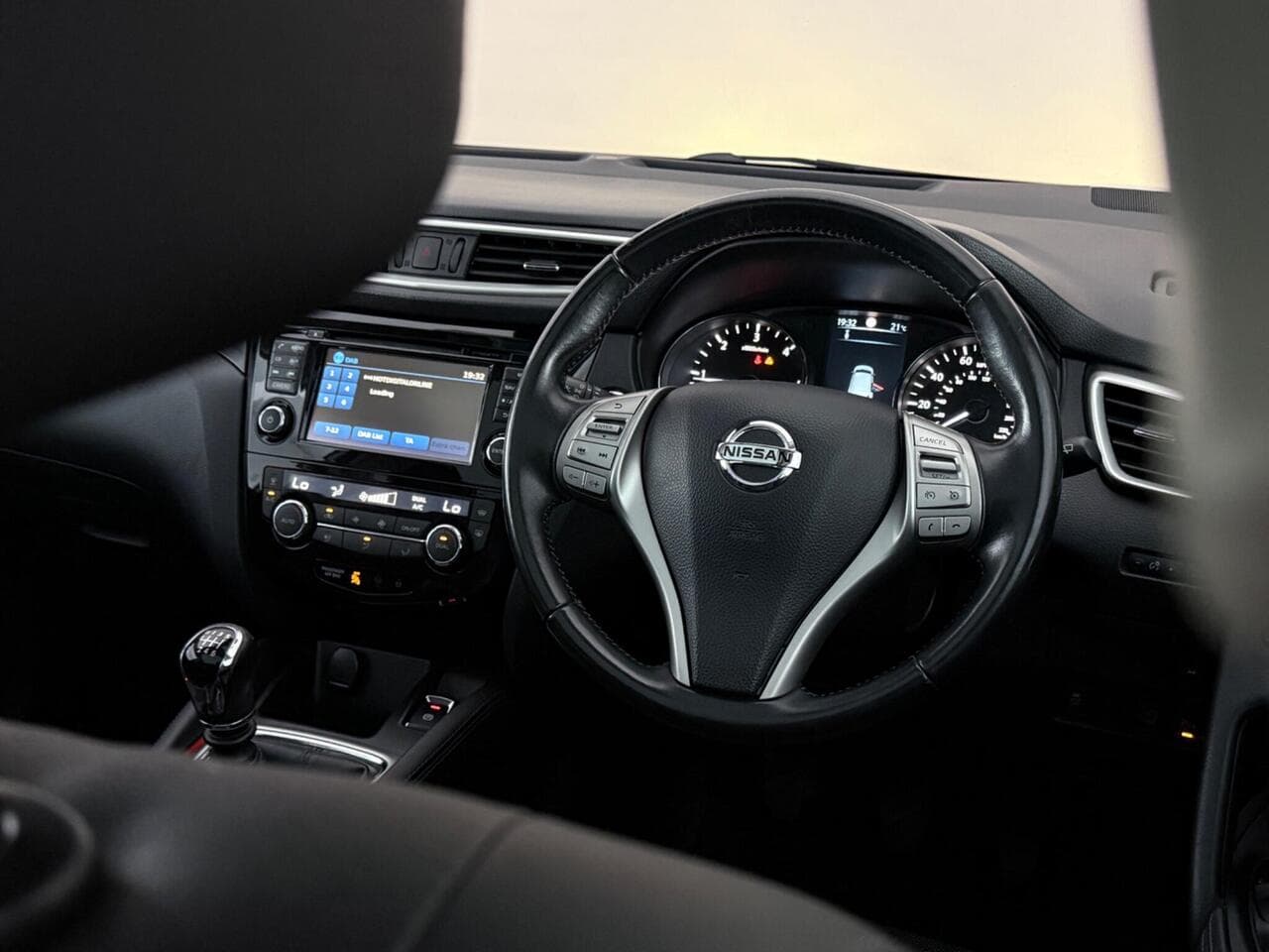 Nissan Qashqai thumbnail Interior Front