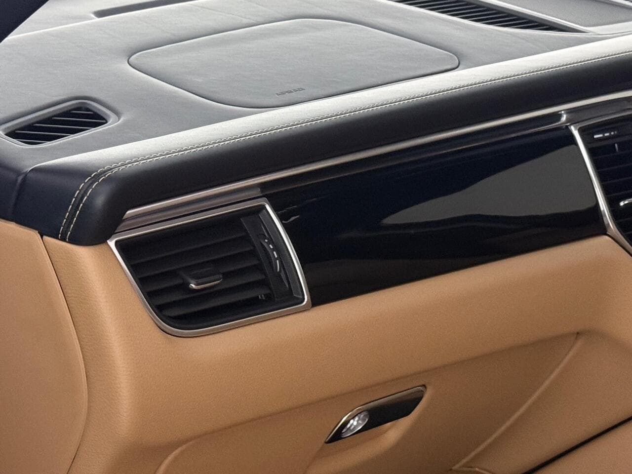 Porsche Macan thumbnail Inconclusive