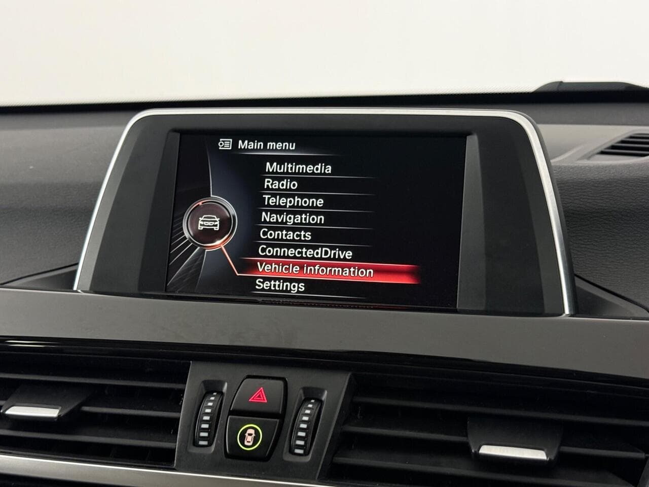 BMW X1 thumbnail Infotainment System