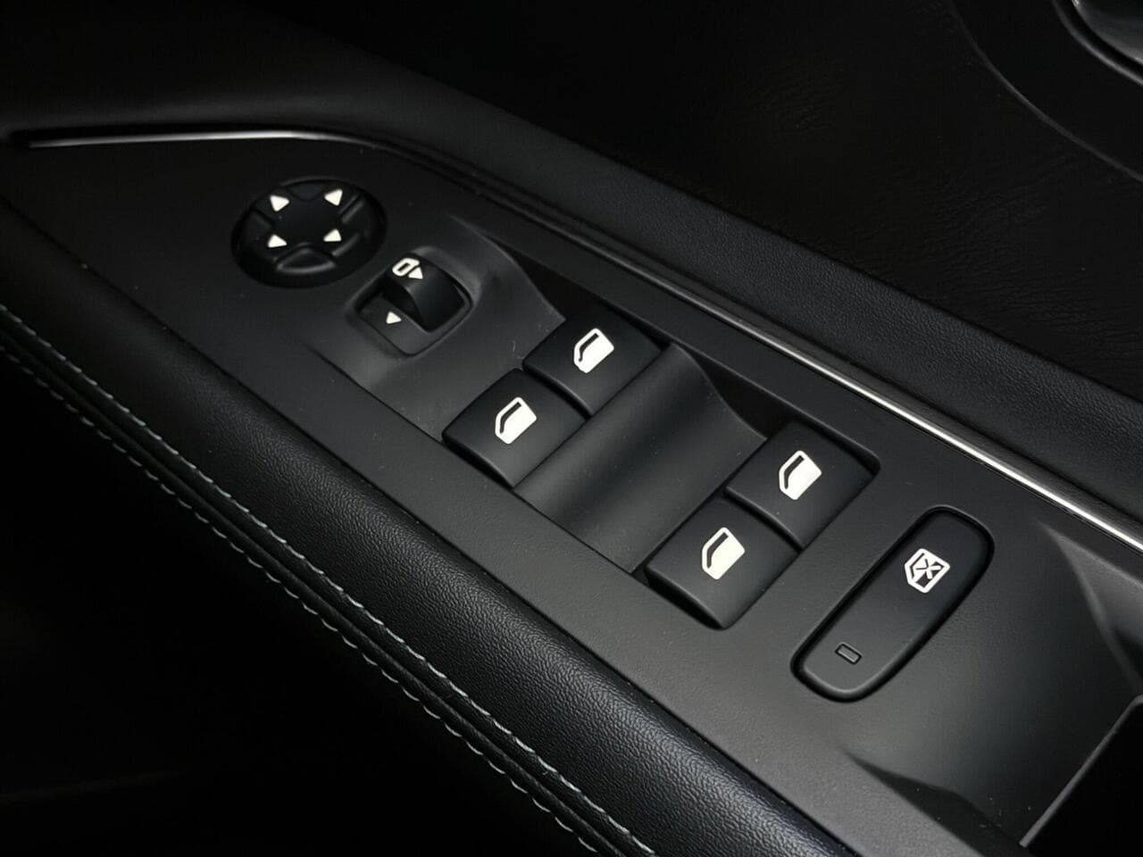Peugeot 3008 thumbnail Misc Controls