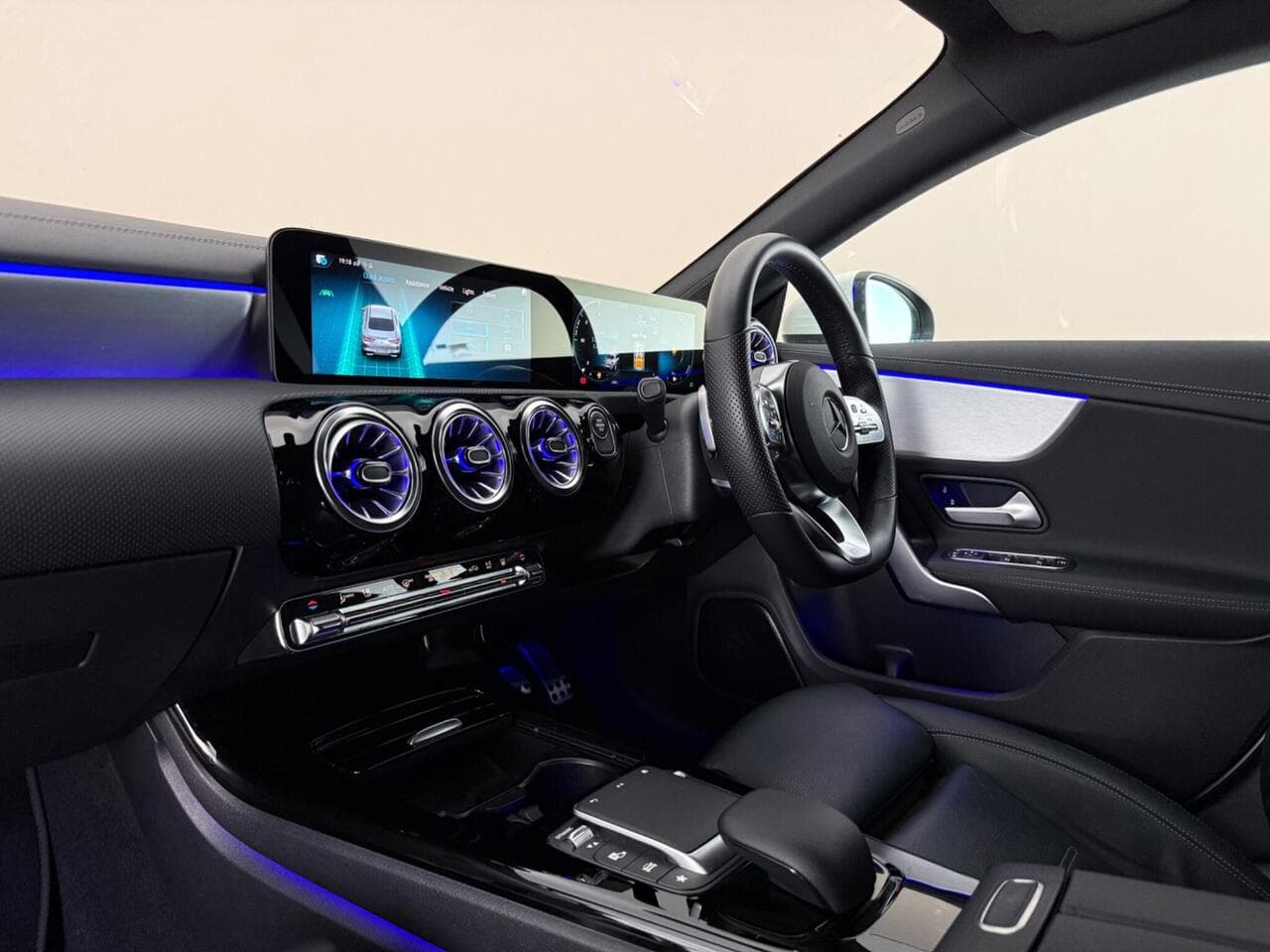 Mercedes-Benz CLA thumbnail Interior Front