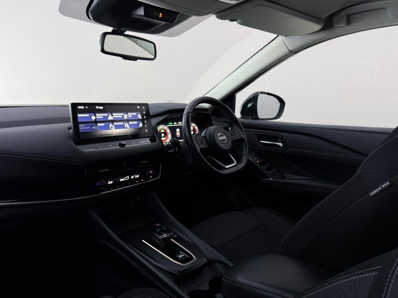 Nissan Qashqai thumbnail Interior Front